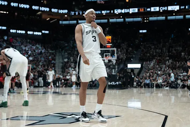 立博体育官方网站-凯尔登：我和尚帕尼都打满82场，这说明我们医疗团队有多棒